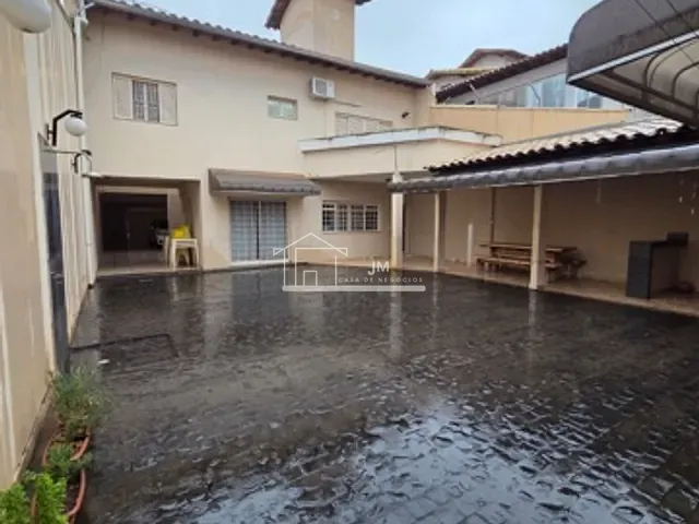 Casa 4 quartos e 5 banheiros, à venda, no bairro Umuarama  em Uberlândia