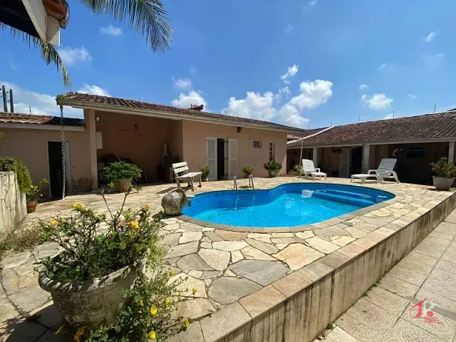 Casa 3 quartos e 2 banheiros, à venda, no bairro Cibratel II em Itanhaém