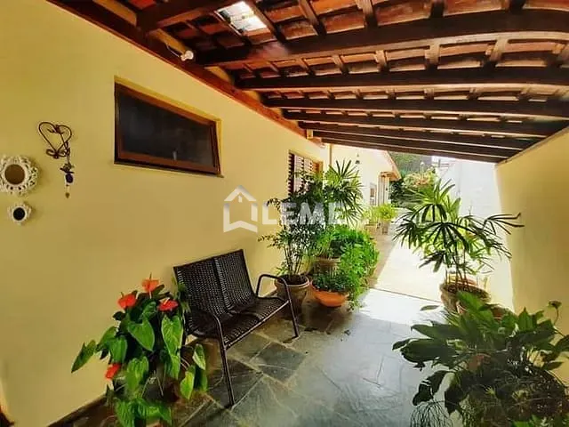 Casa com 468m² 4 quartos e 3 banheiros, à venda, no bairro Jardim Chico Piscina em Mococa