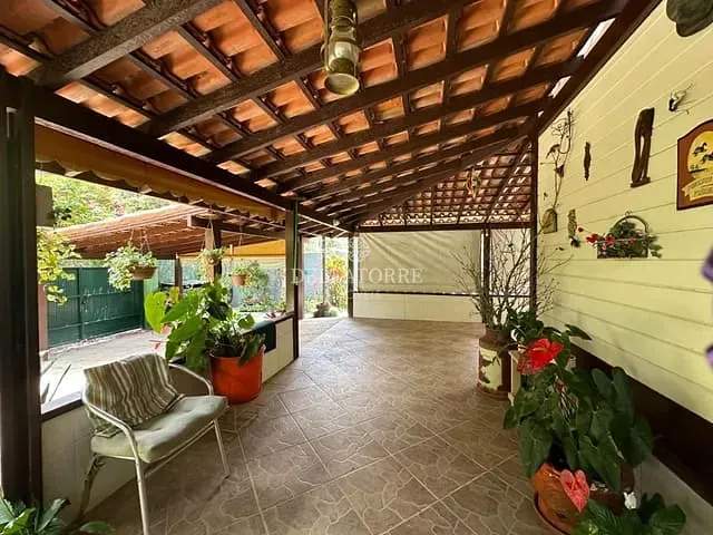 Casa com 1200m² 4 quartos e 4 banheiros, à venda, no bairro Albuquerque em Teresópolis