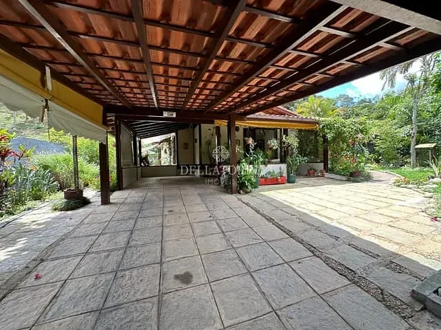 Casa com 1200m² 4 quartos e 4 banheiros, à venda, no bairro Albuquerque em Teresópolis