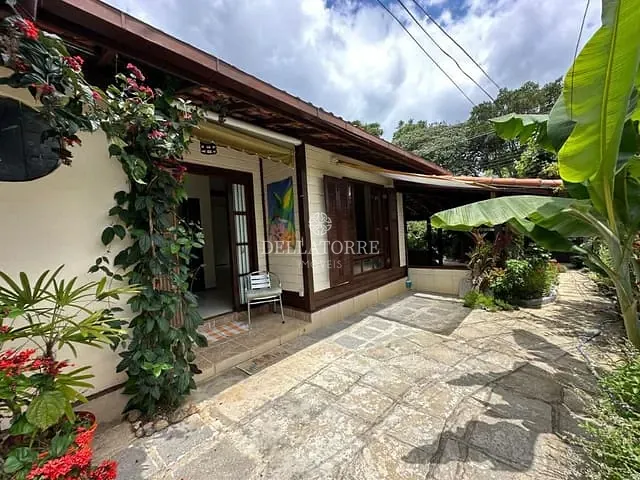 Casa com 1200m² 4 quartos e 4 banheiros, à venda, no bairro Albuquerque em Teresópolis