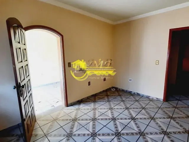 Casa com 180m² 3 quartos e 2 banheiros, à venda, no bairro Vila Aeroporto em Campinas
