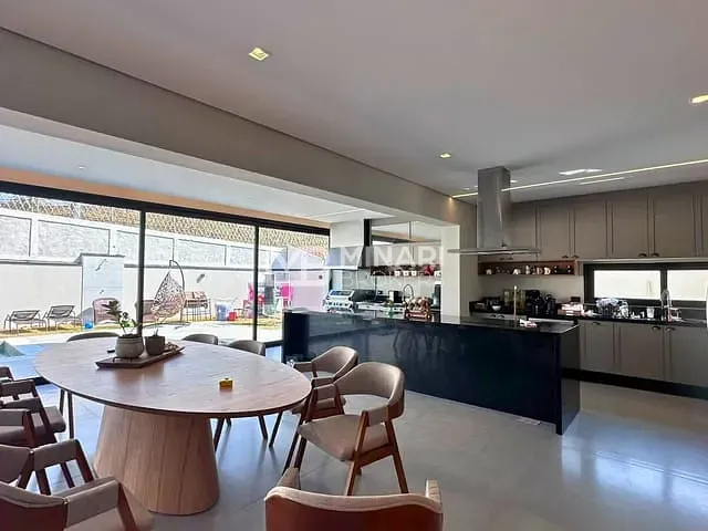 Casa com 540m² 4 quartos e 5 banheiros, à venda, no bairro Alphaville em Santana de Parnaíba