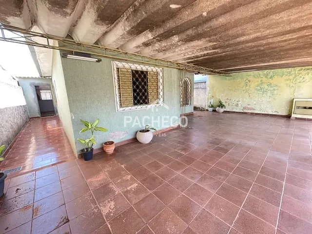 Casa com 300m² 2 quartos e 1 banheiro, à venda, no bairro Loteamento Industrial em Santa Bárbara d'Oeste