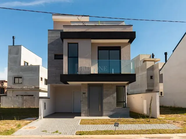 Casa 3 quartos e 5 banheiros, à venda, no bairro Santa Cândida em Curitiba