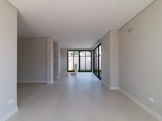 Casa 3 quartos e 5 banheiros, à venda, no bairro Santa Cândida em Curitiba
