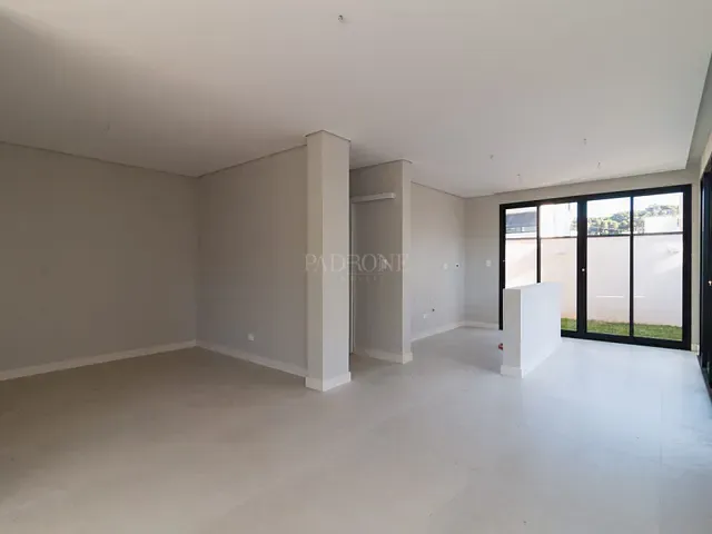 Casa 3 quartos e 5 banheiros, à venda, no bairro Santa Cândida em Curitiba