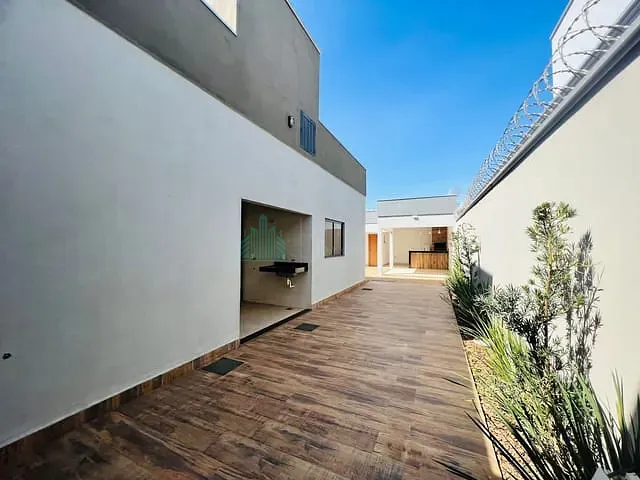 Casa com 360m² 3 quartos e 3 banheiros, à venda, no bairro Loteamento Jardins Florença em Catalão