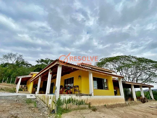 Casa com 1290m² 4 quartos e 5 banheiros, à venda, no bairro Fukushima em Guararema