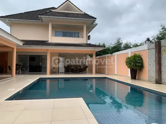 Casa com 600m² 4 quartos e 5 banheiros, à venda, no bairro Barra da Tijuca em Rio de Janeiro