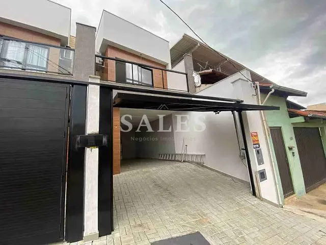 Casa com 300m² 3 quartos e 2 banheiros, à venda, no bairro São Pedro  em Juiz de Fora