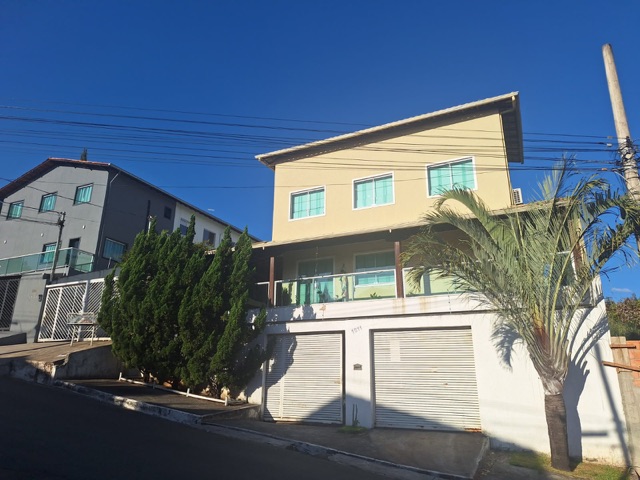 Casa 3 quartos e 1 banheiro, à venda, no bairro Centro em Santa Luzia