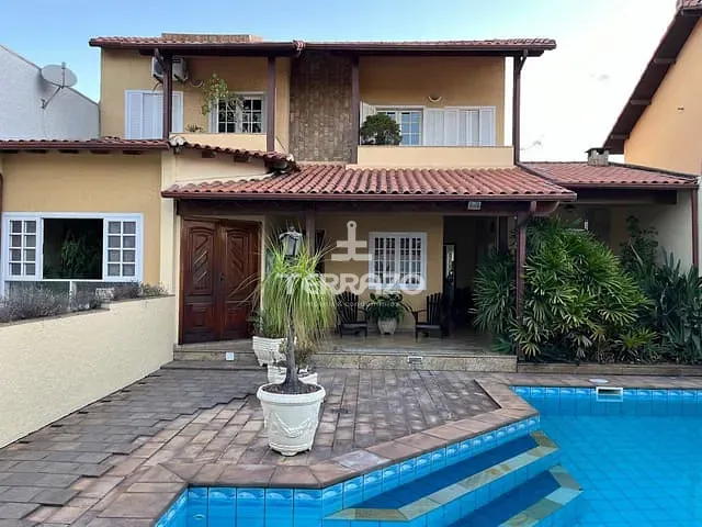Casa com 360m² 4 quartos e 2 banheiros, à venda, no bairro Jardim Amália em Volta Redonda