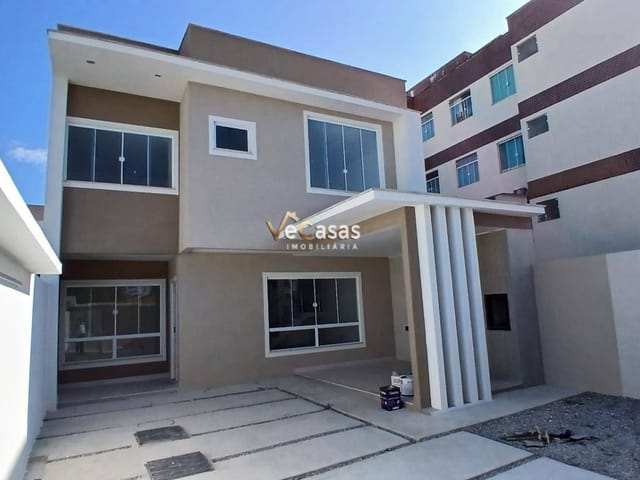 Casa com 200m² 3 quartos e 4 banheiros, à venda, no bairro Costazul em Rio das Ostras
