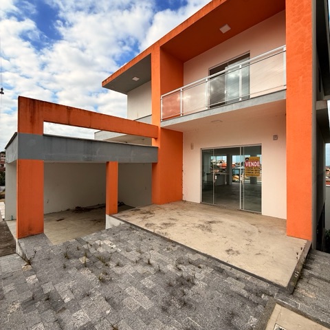 Casa com 300m² 3 quartos e 4 banheiros, à venda, no bairro Ogiva em Cabo Frio