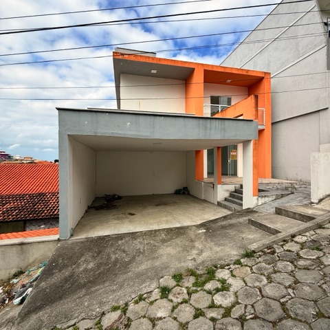 Casa com 300m² 3 quartos e 4 banheiros, à venda, no bairro Ogiva em Cabo Frio