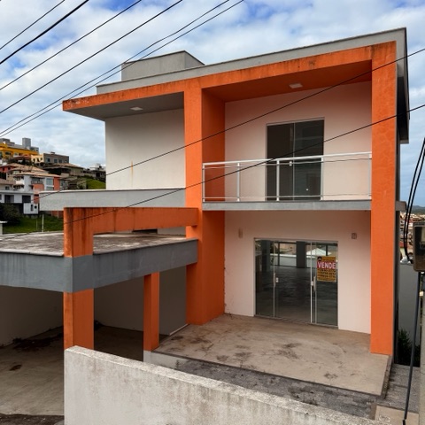 Casa com 300m² 3 quartos e 4 banheiros, à venda, no bairro Ogiva em Cabo Frio