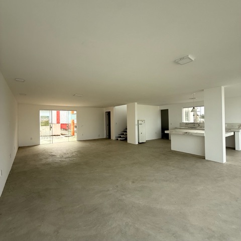 Casa com 300m² 3 quartos e 4 banheiros, à venda, no bairro Ogiva em Cabo Frio