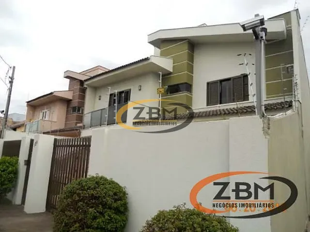 Sobrado com 262m² 4 quartos e 5 banheiros, à venda, no bairro Lima Azevedo em Londrina