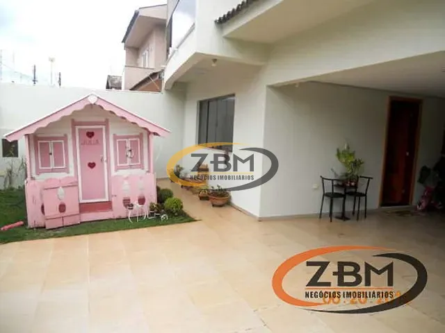 Sobrado com 262m² 4 quartos e 5 banheiros, à venda, no bairro Lima Azevedo em Londrina