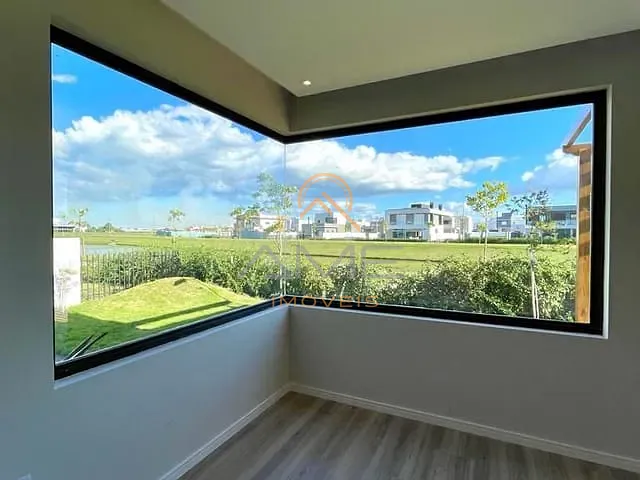 Casa com 442m² 3 quartos e 4 banheiros, à venda, no bairro Laranjal em Pelotas