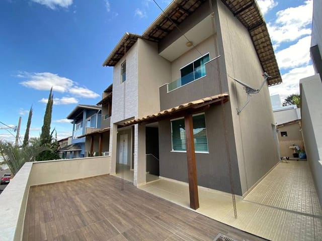 Casa 4 quartos e 3 banheiros, à venda, no bairro São Pedro em Juiz de Fora