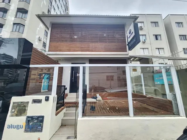 Casa com 300m², para alugar, no bairro Centro em Florianópolis