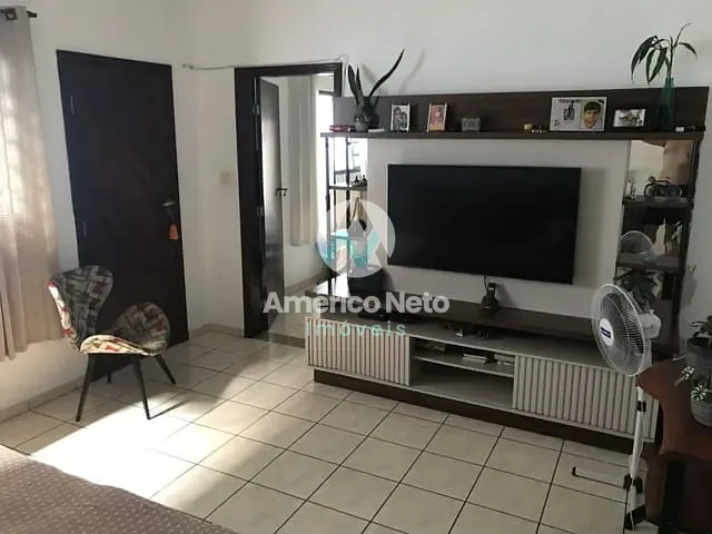 Casa com 300m² 2 quartos e 2 banheiros, à venda, no bairro Santo Antônio em São Caetano do Sul