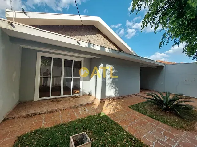 Casa com 400m² 4 quartos e 2 banheiros, à venda, no bairro Vila Margarida em Ourinhos