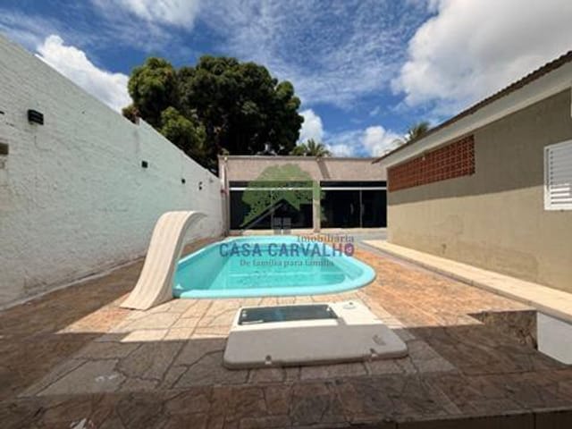 Casa com 453m² 4 quartos e 3 banheiros, à venda, no bairro Popular Velha em Corumbá
