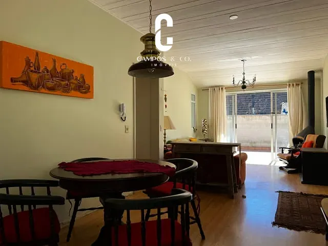 Casa com 250m² 3 quartos e 2 banheiros, à venda, no bairro Vila Jaguaribe em Campos Do Jordão