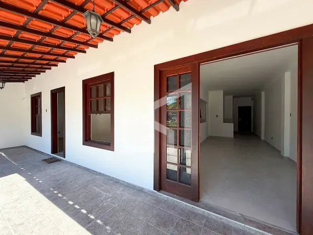 Casa 3 quartos e 1 banheiro, à venda ou para alugar, no bairro Jardim Alvorada em Nova Iguaçu
