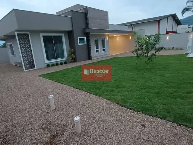 Casa com 460m² 3 quartos e 2 banheiros, à venda, no bairro CENTRO em Schroeder