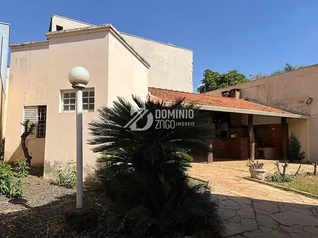 Casa com 436m² 3 quartos e 3 banheiros, à venda, no bairro Jardim São Bento em Uberaba