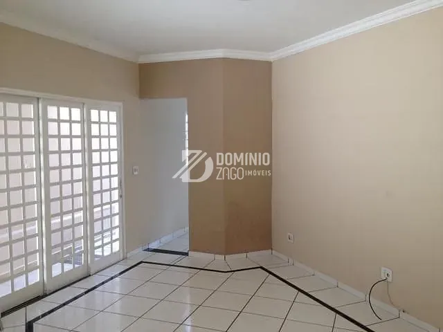 Casa com 436m² 3 quartos e 3 banheiros, à venda, no bairro Jardim São Bento em Uberaba