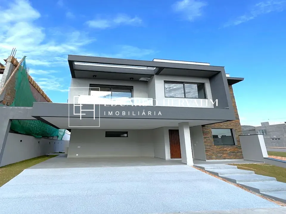 Casa, 3 quartos, 215 m² - Foto 1
