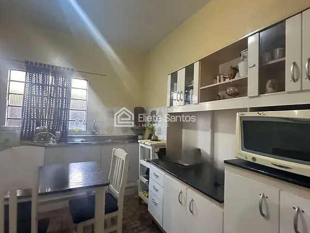 Casa com 300m² 3 quartos e 2 banheiros, à venda, no bairro Vila Dainese em Santa Bárbara D'Oeste