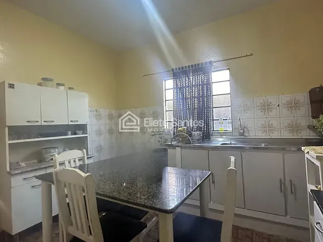Casa com 300m² 3 quartos e 2 banheiros, à venda, no bairro Vila Dainese em Santa Bárbara D'Oeste