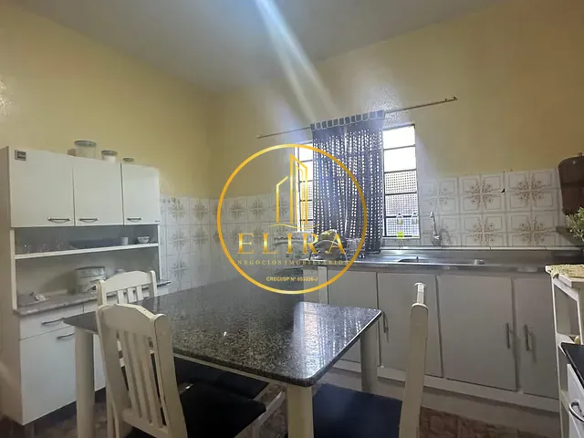 Casa com 300m² 3 quartos e 2 banheiros, à venda, no bairro Vila Dainese em Santa Bárbara D'Oeste