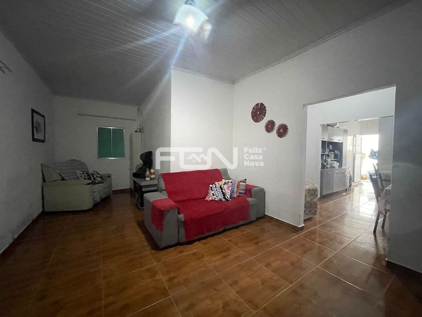 Casa à venda com 2 quartos, 10m² - Foto 2