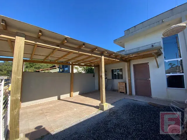 Casa 2 quartos e 1 banheiro, para alugar, no bairro Continental em Itapoá