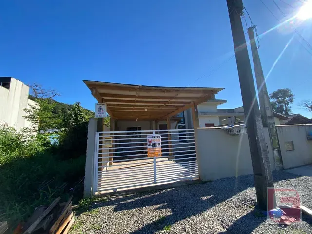 Casa 2 quartos e 1 banheiro, para alugar, no bairro Continental em Itapoá