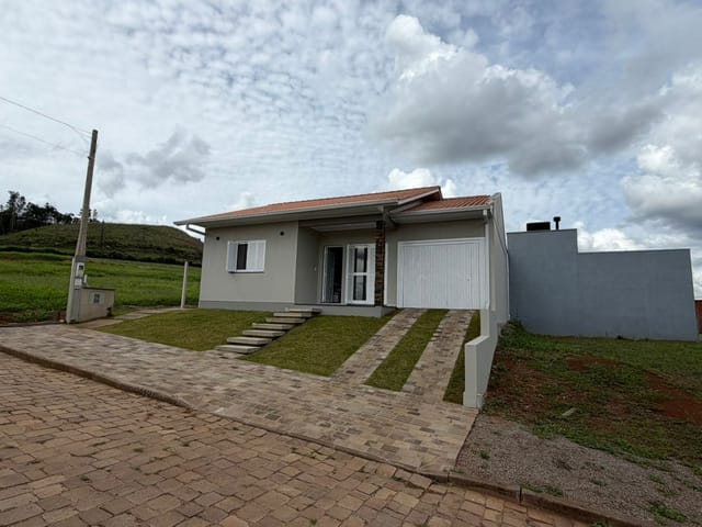 Casa com 100m² 2 quartos e 2 banheiros, à venda, no bairro Loteamento Chiomentto em Nova Prata