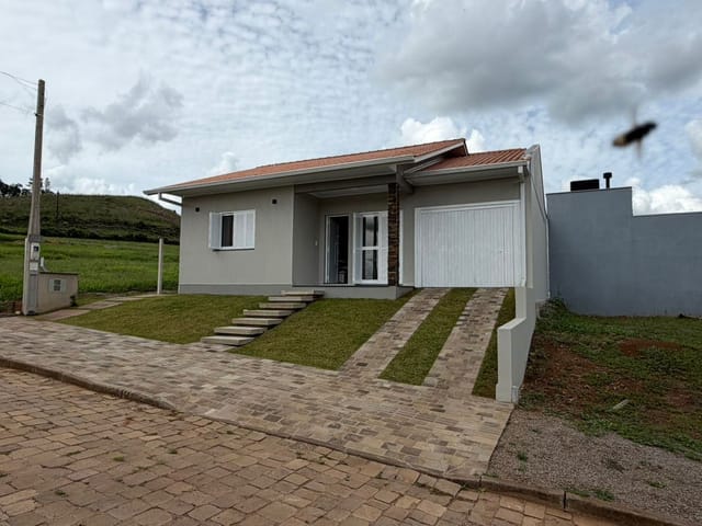 Casa com 100m² 2 quartos e 2 banheiros, à venda, no bairro Loteamento Chiomentto em Nova Prata