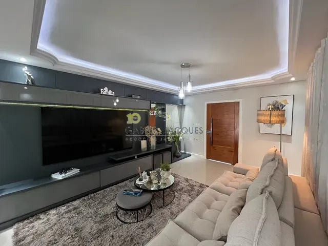 Casa com 720m² 4 quartos e 6 banheiros, à venda, no bairro Cidade Universitária Pedra Branca em Palhoça