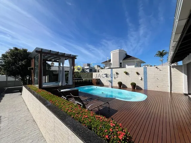 Casa com 720m² 4 quartos e 6 banheiros, à venda, no bairro Cidade Universitária Pedra Branca em Palhoça
