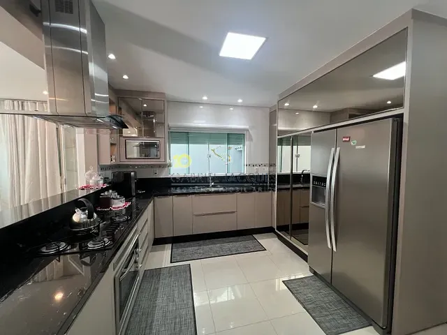 Casa com 720m² 4 quartos e 6 banheiros, à venda, no bairro Cidade Universitária Pedra Branca em Palhoça