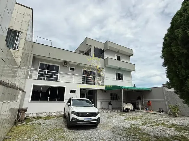 Casa com 300m² 3 quartos e 3 banheiros, à venda, no bairro Areias em Camboriú
