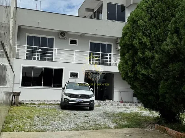 Casa com 300m² 3 quartos e 3 banheiros, à venda, no bairro Areias em Camboriú